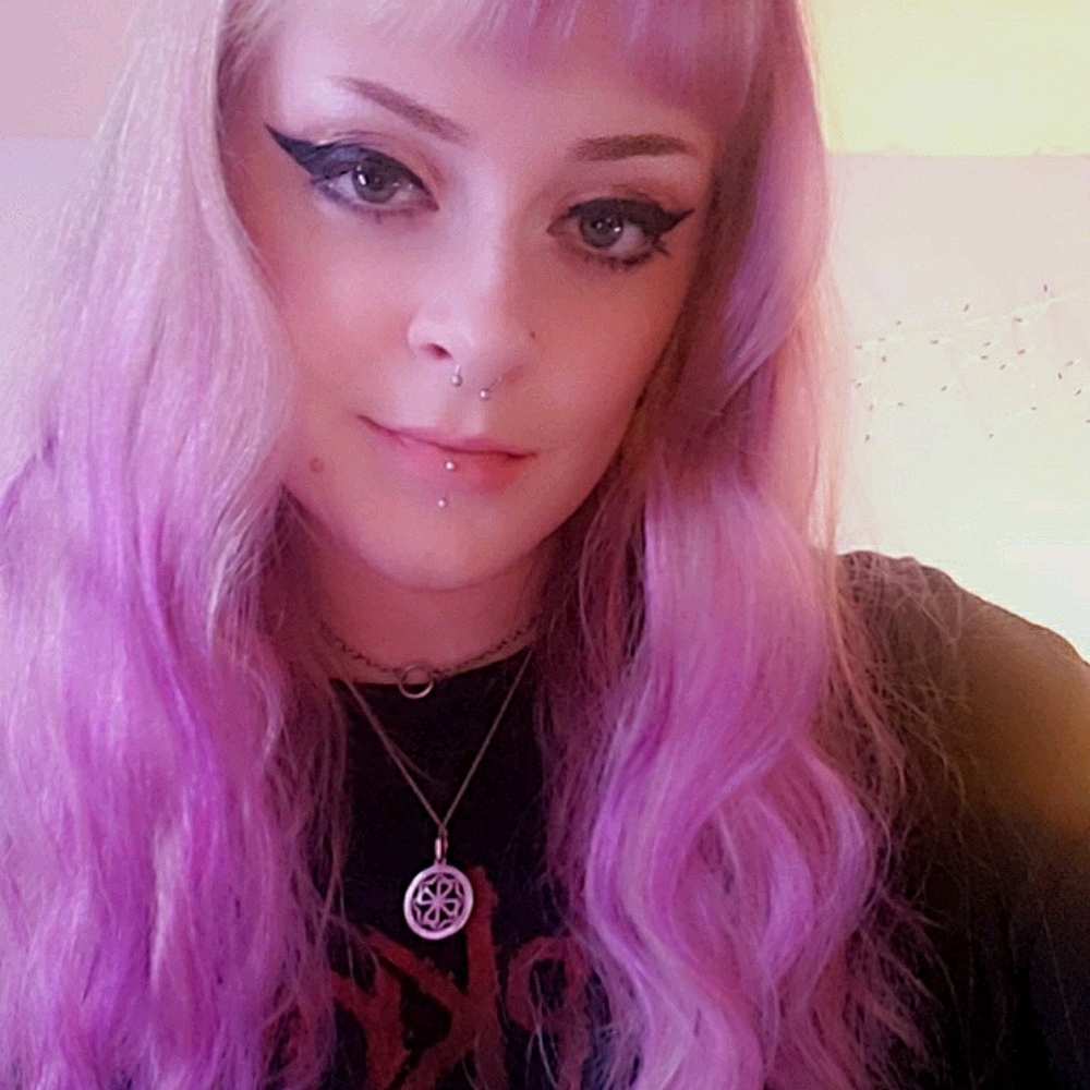 💓 hi, i'm loren! hope you're having a lovely day!
